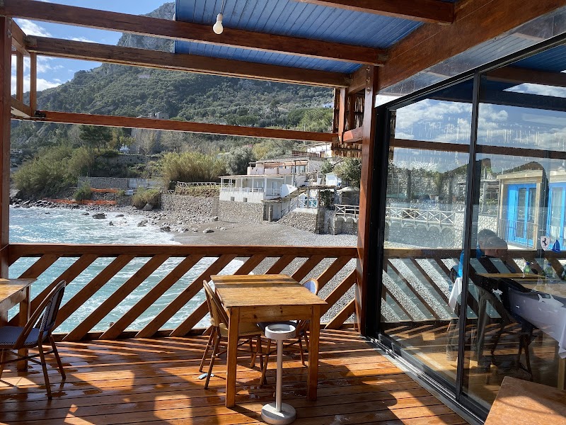 Lo Scoglio, photo from Google